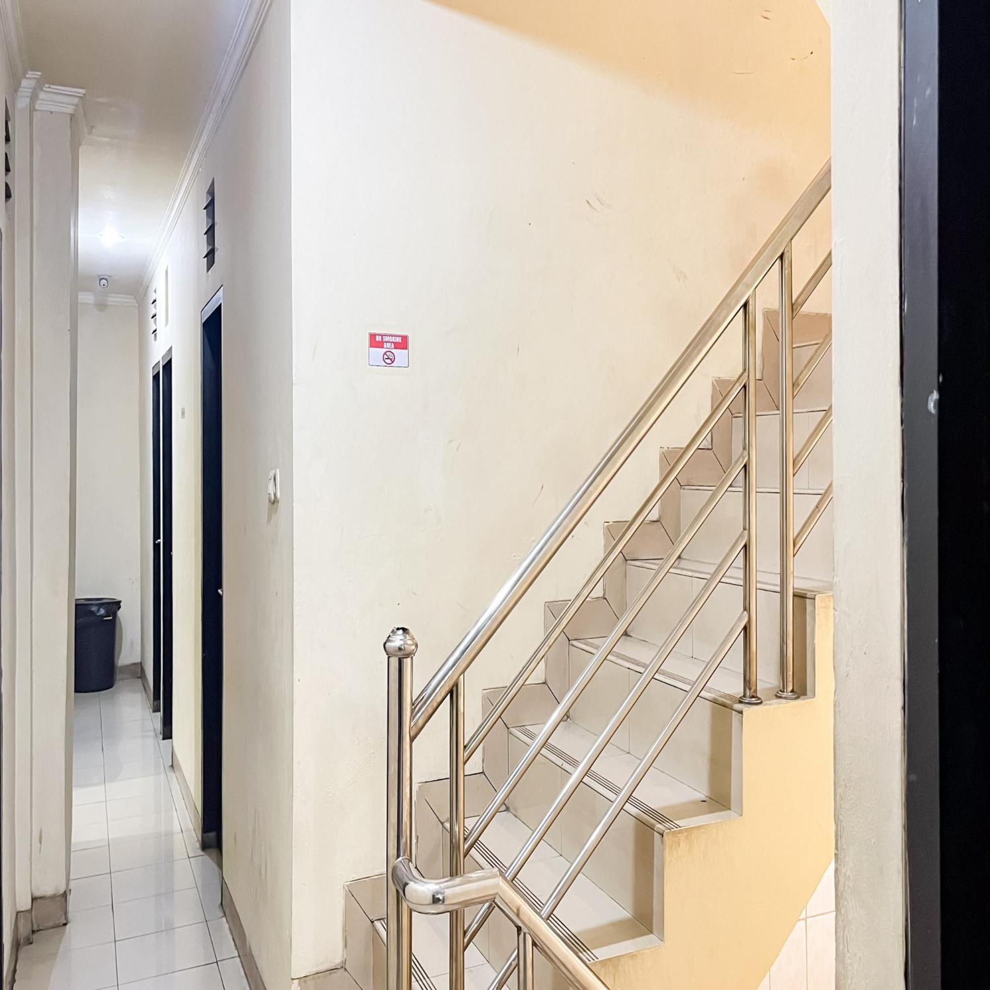 Arcadia Rooms Redpartner Jakarta Luaran gambar