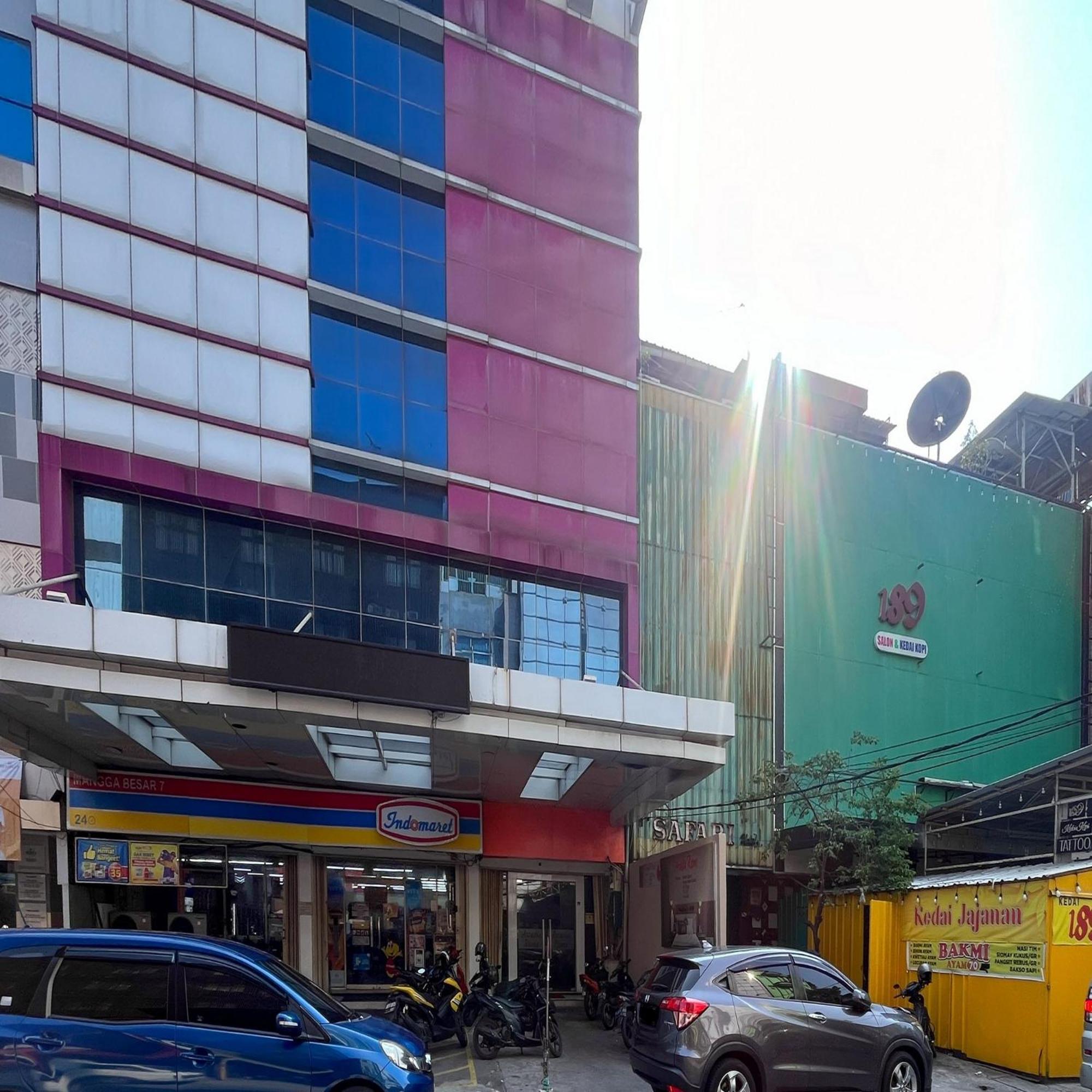Arcadia Rooms Redpartner Jakarta Luaran gambar